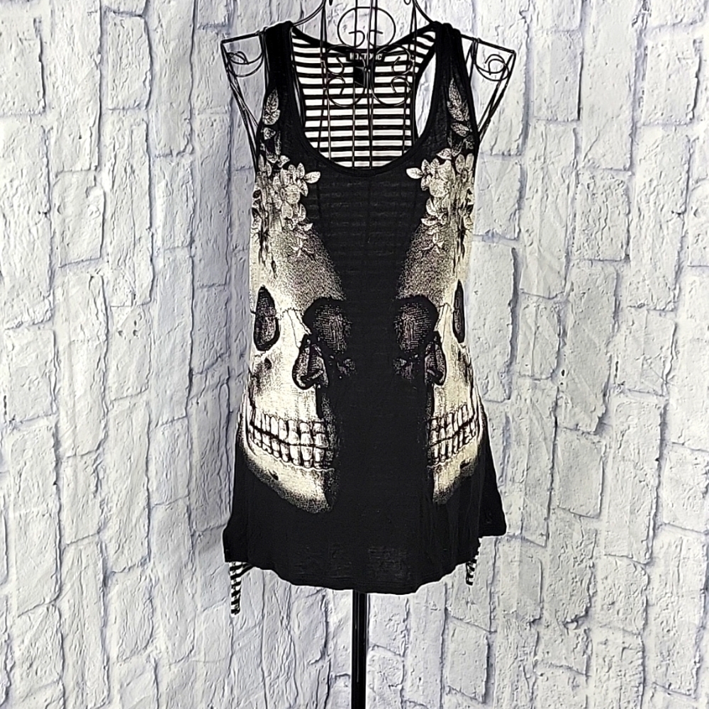 HOT TOPIC Sleeveless Black and White‎ Striped Two Skulls Graphic Blouse S/M
